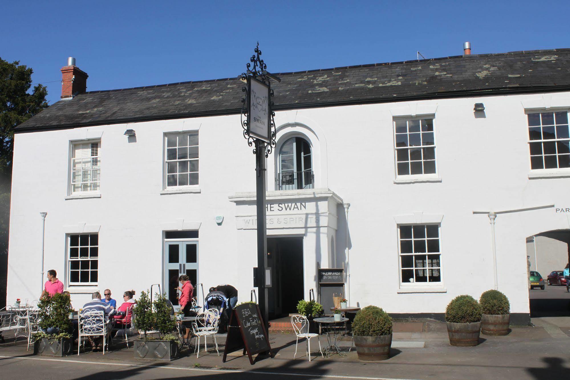 The Swan 4*